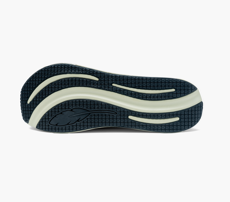 Veloci Women's Ascent Running Shoe - Black and Cream