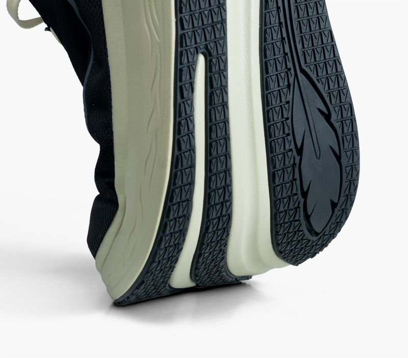 Veloci Women's Ascent Running Shoe - Black and Cream