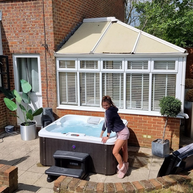 Canadian Spa Gander 2-4 Person Luxury Hot Tub