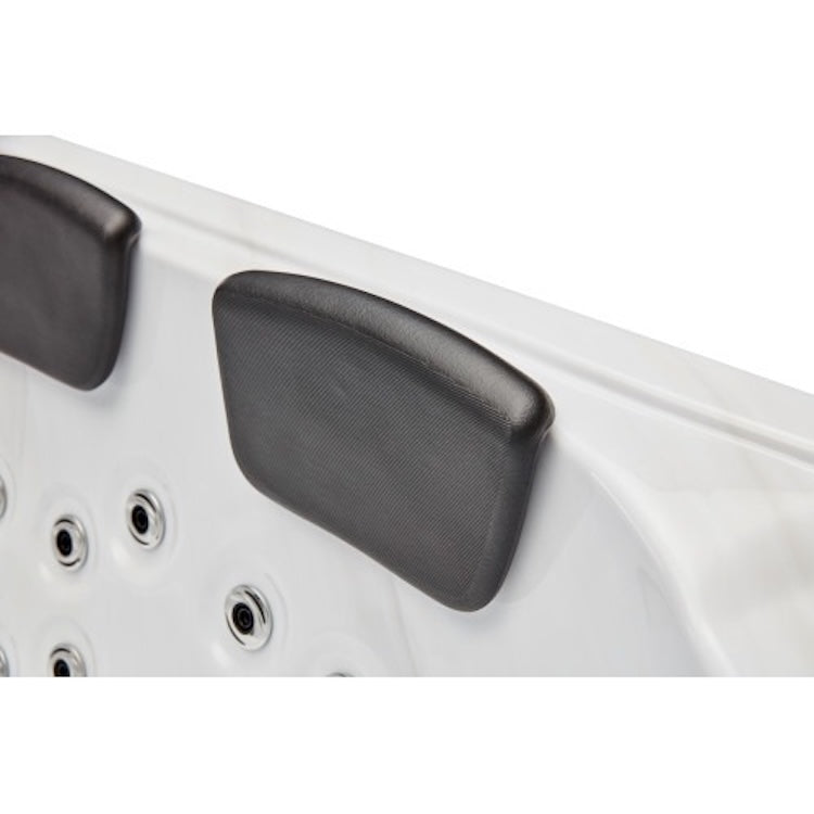 Luxury Spas Regal 4-Person Hot Tub