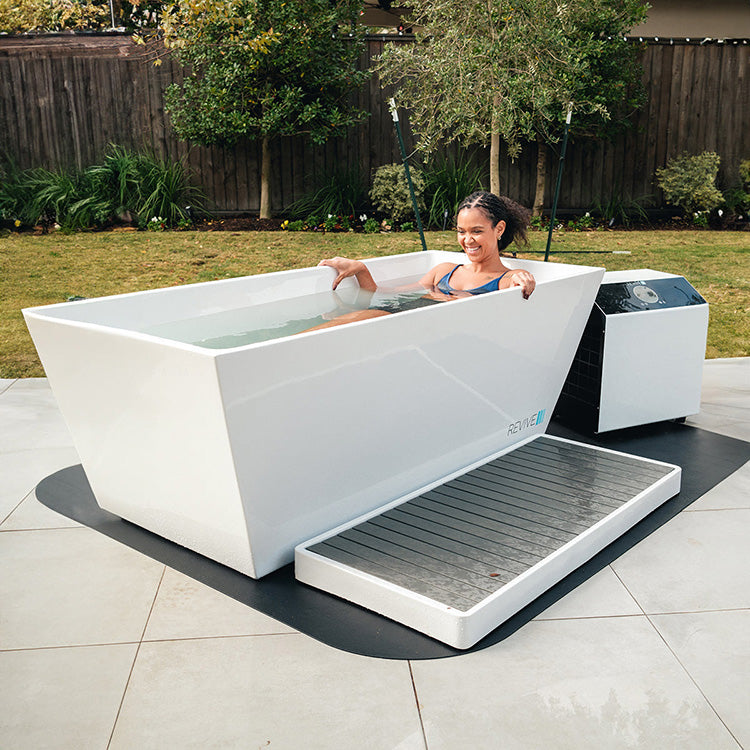 Revive 6 Person Traditional Sauna & Acrylic Plunge Package