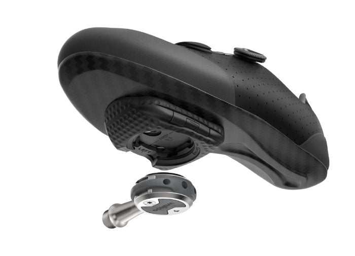 Wahoo SPEEDPLAY NANO, cleat clipped under a pedal, seen from the shoe sole