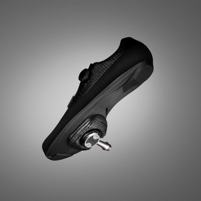 Wahoo SPEEDPLAY NANO, pedal fitted to a dark carbon-style shoe sole
