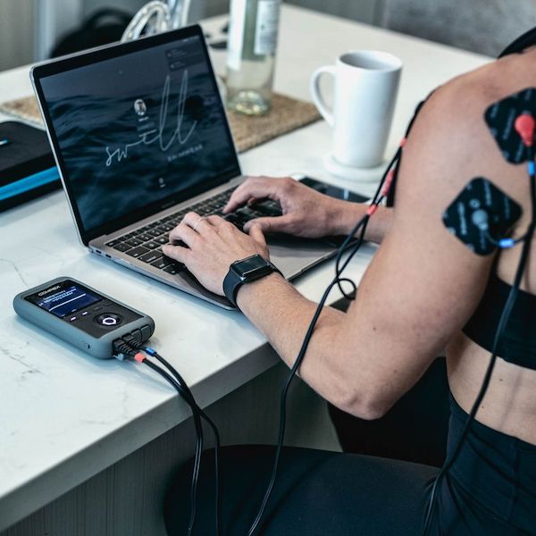 Compex Performance 3.0 Muscle Stimulator with TENS Kit — Recovery